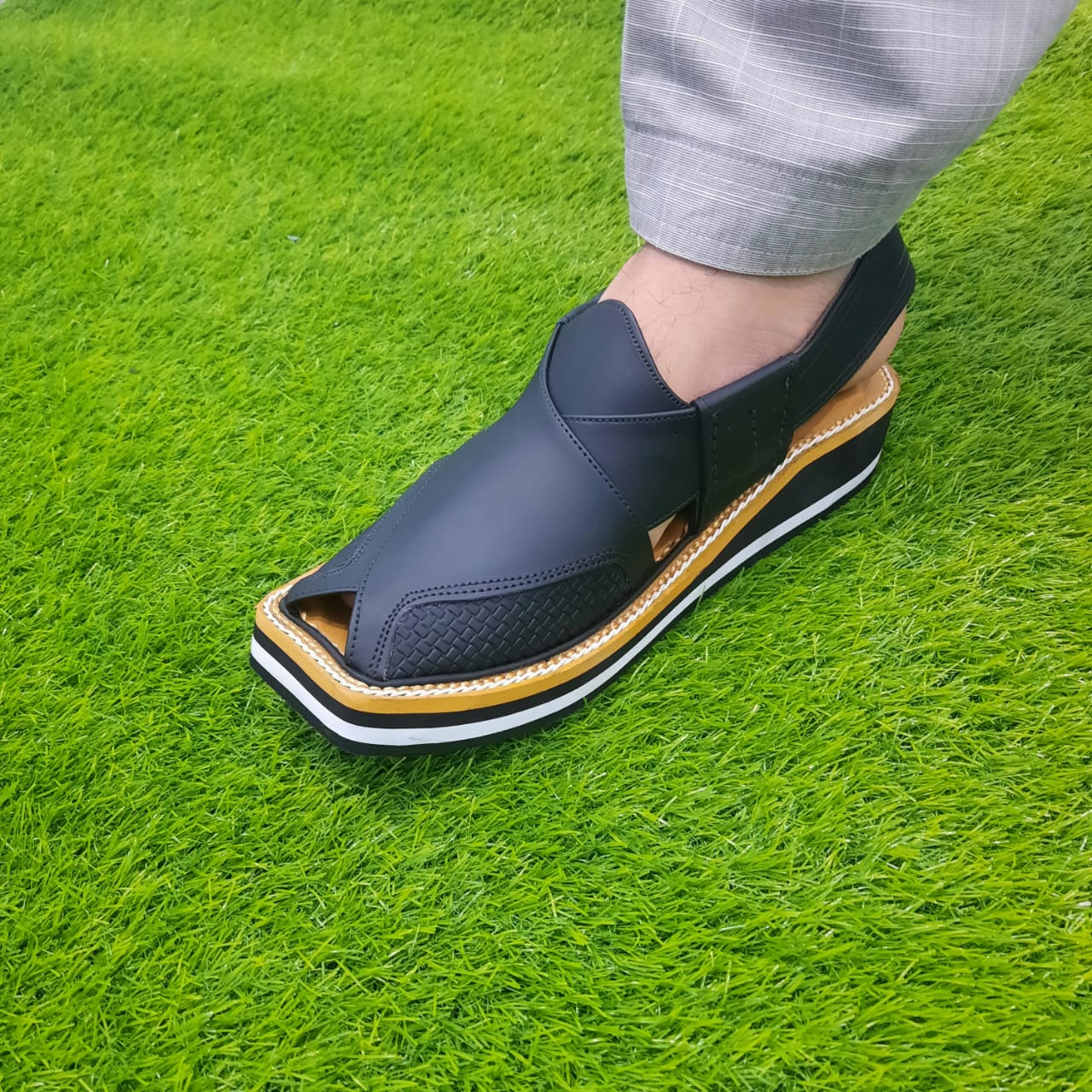 New And Unique Design Of Peshawari Chappal