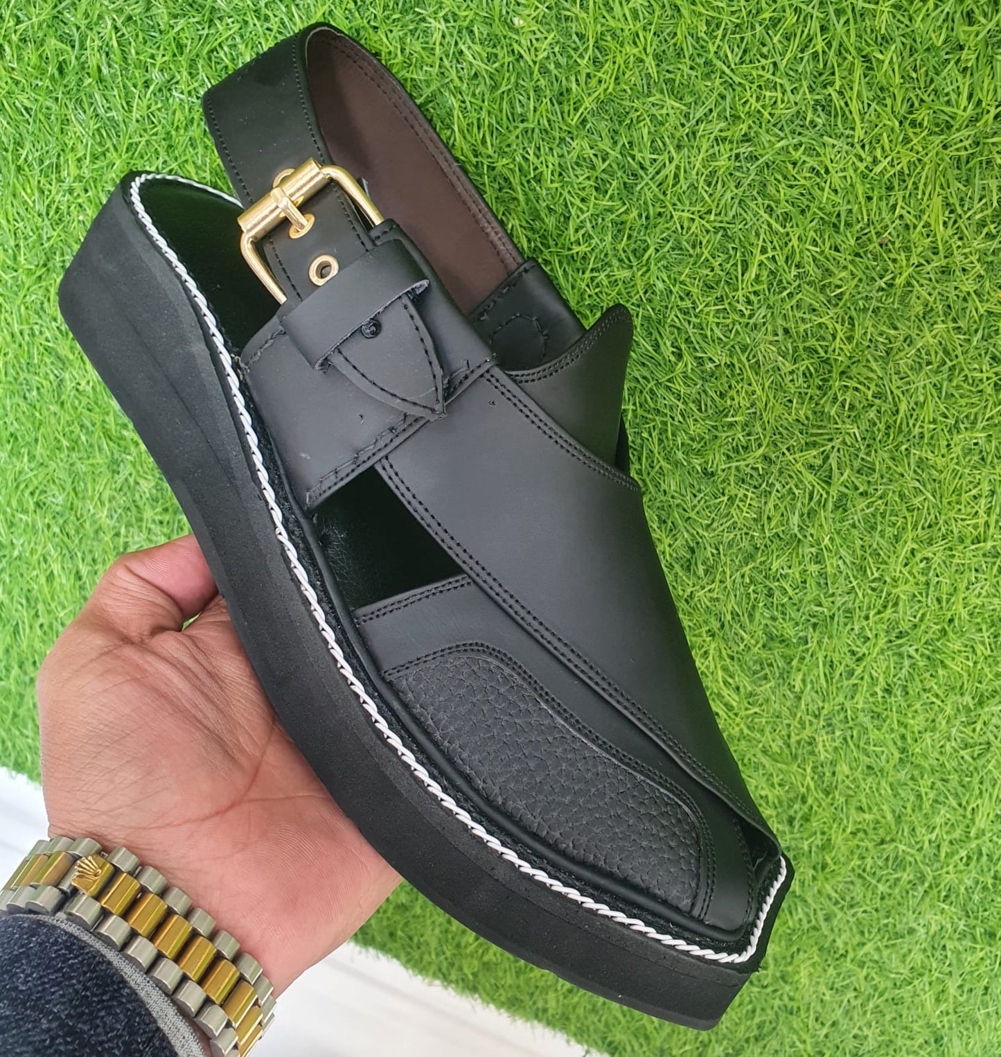Attractive And Beautiful Design Of Kaptan Balck Chappal