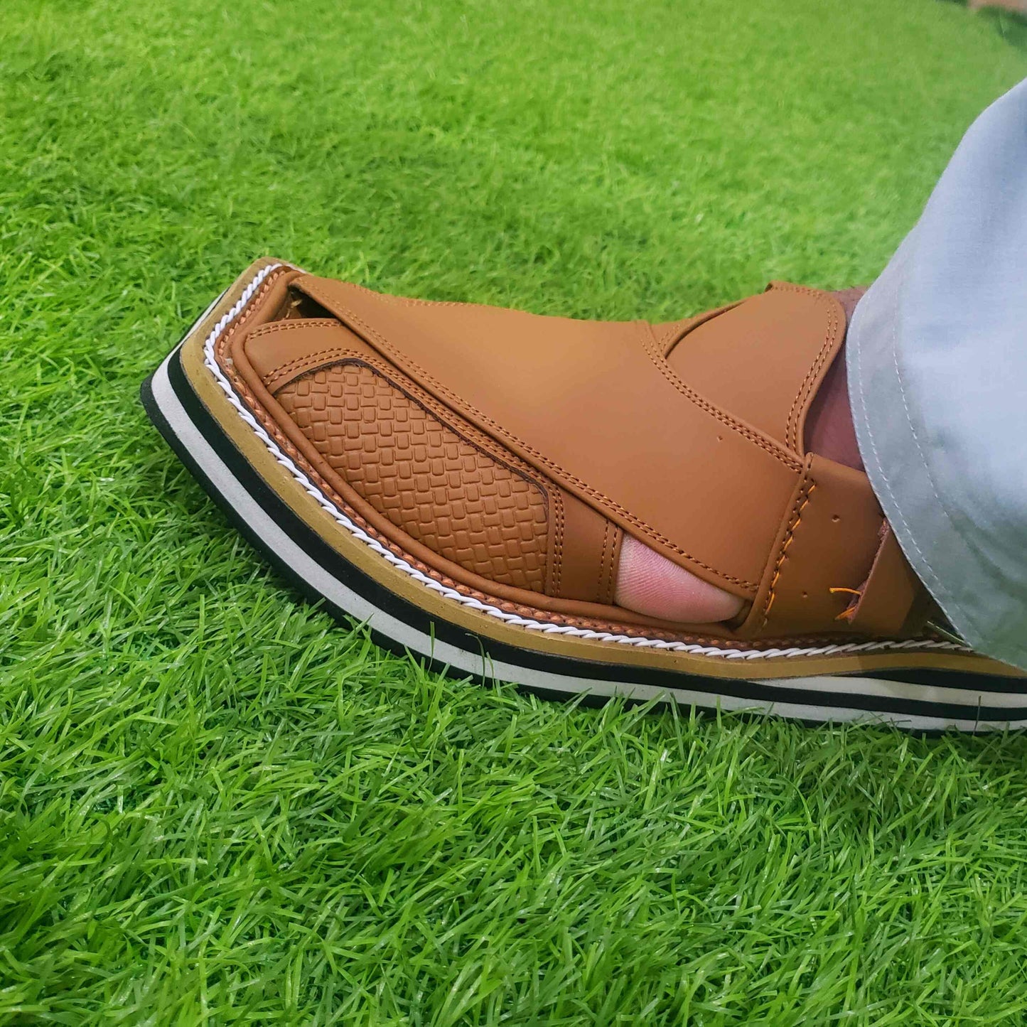 Attractive Design Of Peshawari Chappal